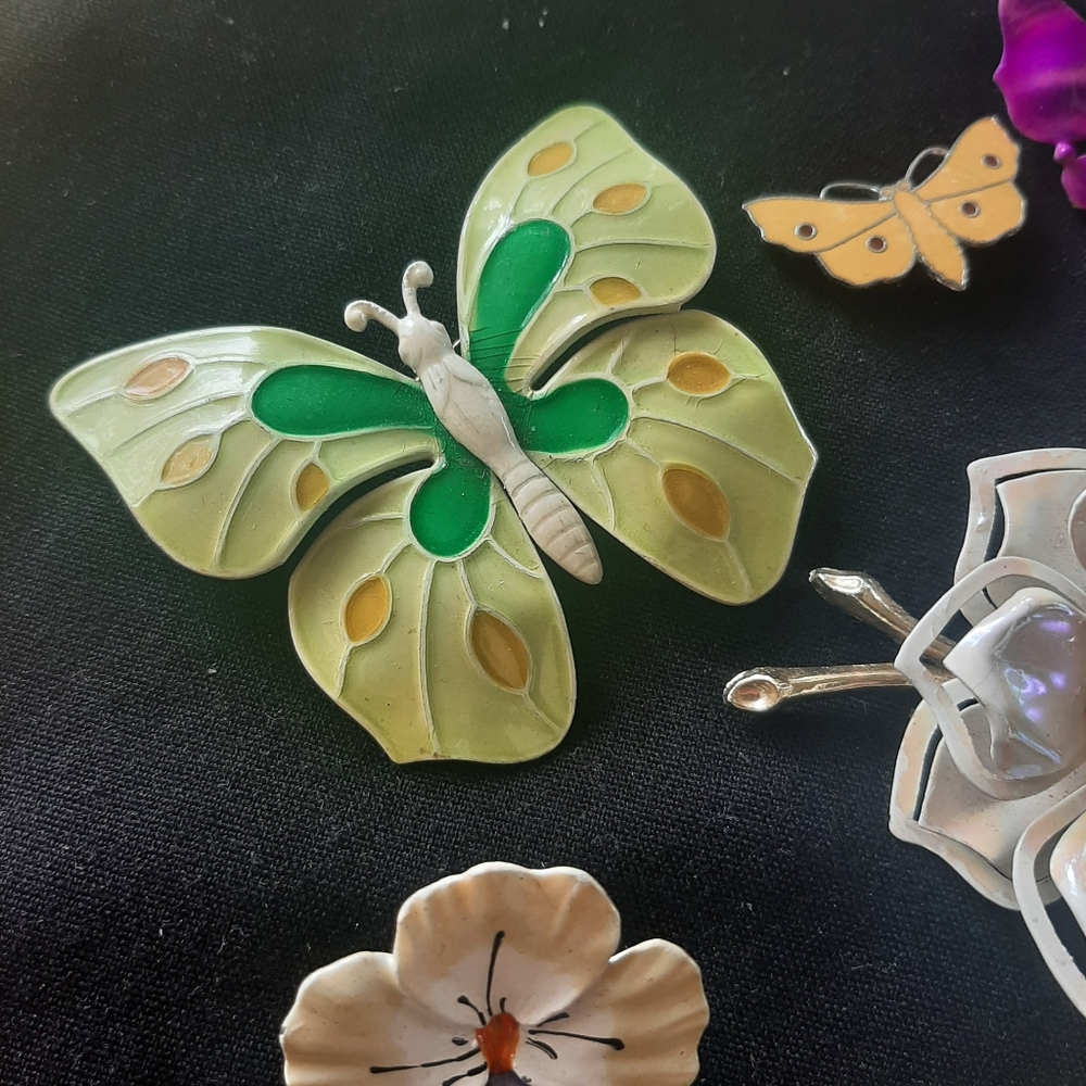 Vintage Brooch Lot- mostly enamels, butterflies and flowers - Picture 3 of 7